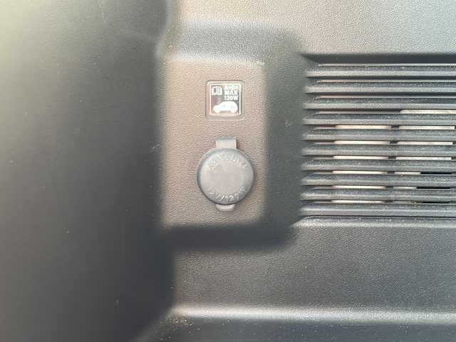 スズキ ジムニー XC 徳島県 2023(令5)年 2.4万km シフォンアイボリーメタリックブラック2トーンルーフ パナソニックナビ　CN-HE02WD/(AM.FM.CD.DVD.BT.フルセグ)/ルーフキャリア/前席シートヒーター/ステアリングスイッチ/ヘッドライトウォッシャー/バックカメラ/ビルトインETC/LEDヘッドライト