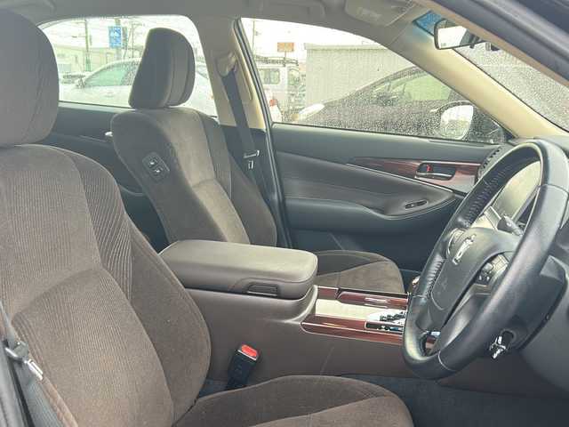 トヨタ クラウン ロイヤル ロイヤルサルーン i－Four 秋田県 2013(平25)年 7.8万km ブラック 純正ナビ/純正BT、CD、TV/純正16インチAW/ドライブレコーダー/コーナーセンサー/バックカメラ/ETC/スペアキー/４WD/取説、保証書