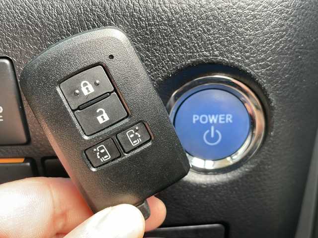 トヨタ アルファードハイブリット G 岩手県 2020(令2)年 4.7万km ホワイトパールクリスタルシャイン ４ＷＤ　メモリーナビ　ＢＴ　ＣＤ　ＤＶＤ　バックカメラ　サンルーフ　両側パワスライド　レザーシート　シートヒーター　エアシート　パワーシート　オートＬＥＤライトドラレコ　１７インチアルミ　スマートキー