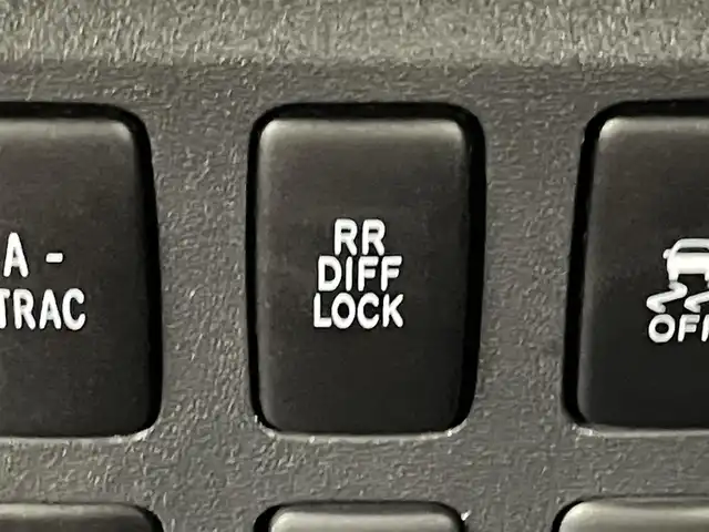 トヨタ ＦＪクルーザー カラーパッケージ 福岡県 2013(平25)年 5.5万km ブラック/ホワイト アルパインナビ／フルセグＴＶ　/バックカメラ　/ＥＴＣ　/クルーズコントロール　/コーナーセンサー　/リアデフロック　/ウインドシールドデアイサー　/横滑り防止装置　/電動格納式ドアミラー　/ＴＲＤアルミホイール