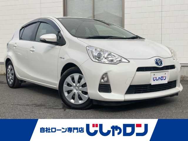トヨタ アクア 三重県 2012(平24)年 9.7万km ライムホワイトパールクリスタルシャイン (株)IDOMが運営する【じしゃロン四日市店】の自社ローン専用車両になります。こちらは現金またはオートローンご利用時の価格です。自社ローンご希望の方は別途その旨お申付け下さい/純正SDナビ（CD/DVD/AM/FM）/バックカメラ/ETC/プッシュスタート/スマートキー/アイドリングストップ/ISOFIX/コーナーポール/純正フロアマット