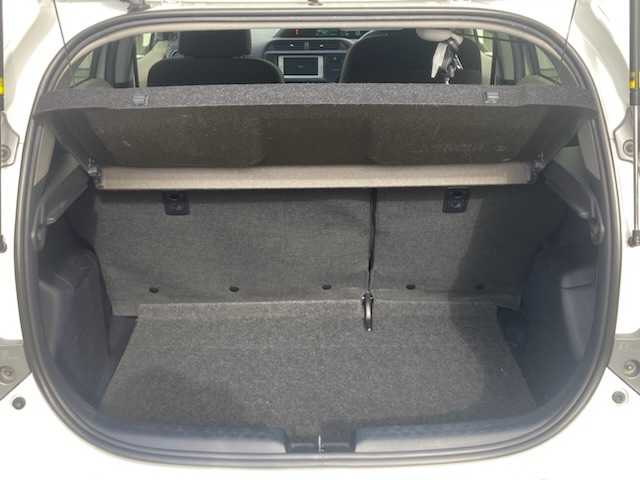 トヨタ アクア 三重県 2012(平24)年 9.7万km ライムホワイトパールクリスタルシャイン (株)IDOMが運営する【じしゃロン四日市店】の自社ローン専用車両になります。こちらは現金またはオートローンご利用時の価格です。自社ローンご希望の方は別途その旨お申付け下さい/純正SDナビ（CD/DVD/AM/FM）/バックカメラ/ETC/プッシュスタート/スマートキー/アイドリングストップ/ISOFIX/コーナーポール/純正フロアマット