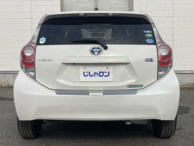 トヨタ アクア 三重県 2012(平24)年 9.7万km ライムホワイトパールクリスタルシャイン (株)IDOMが運営する【じしゃロン四日市店】の自社ローン専用車両になります。こちらは現金またはオートローンご利用時の価格です。自社ローンご希望の方は別途その旨お申付け下さい/純正SDナビ（CD/DVD/AM/FM）/バックカメラ/ETC/プッシュスタート/スマートキー/アイドリングストップ/ISOFIX/コーナーポール/純正フロアマット