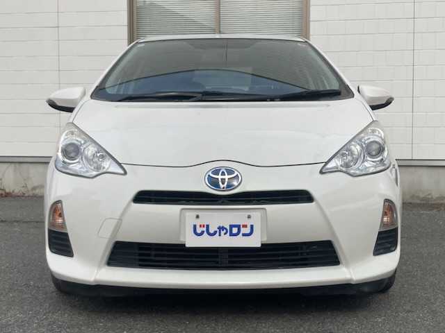 トヨタ アクア 三重県 2012(平24)年 9.7万km ライムホワイトパールクリスタルシャイン (株)IDOMが運営する【じしゃロン四日市店】の自社ローン専用車両になります。こちらは現金またはオートローンご利用時の価格です。自社ローンご希望の方は別途その旨お申付け下さい/純正SDナビ（CD/DVD/AM/FM）/バックカメラ/ETC/プッシュスタート/スマートキー/アイドリングストップ/ISOFIX/コーナーポール/純正フロアマット