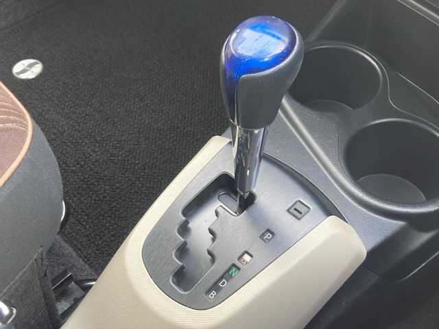 トヨタ アクア 三重県 2012(平24)年 9.7万km ライムホワイトパールクリスタルシャイン (株)IDOMが運営する【じしゃロン四日市店】の自社ローン専用車両になります。こちらは現金またはオートローンご利用時の価格です。自社ローンご希望の方は別途その旨お申付け下さい/純正SDナビ（CD/DVD/AM/FM）/バックカメラ/ETC/プッシュスタート/スマートキー/アイドリングストップ/ISOFIX/コーナーポール/純正フロアマット