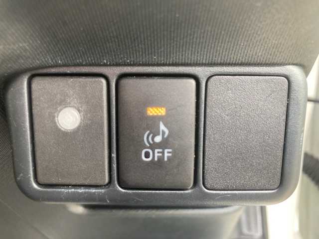 トヨタ アクア 三重県 2012(平24)年 9.7万km ライムホワイトパールクリスタルシャイン (株)IDOMが運営する【じしゃロン四日市店】の自社ローン専用車両になります。こちらは現金またはオートローンご利用時の価格です。自社ローンご希望の方は別途その旨お申付け下さい/純正SDナビ（CD/DVD/AM/FM）/バックカメラ/ETC/プッシュスタート/スマートキー/アイドリングストップ/ISOFIX/コーナーポール/純正フロアマット