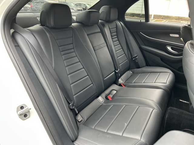 メルセデス・ベンツ Ｅ２００ 4マチック スポーツ 道東・釧路十勝 2021(令3)年 4.2万km ダイヤモンドホワイト ワンオーナー/４WD/エクスクルーシブパッケージ/　Burmesterサウンドシステム/　エアバランスパッケージ/　自動開閉トランク/　ヘッドアップディスプレイ/　後席シートヒーター/純正HDDナビ/　Type-C/BT/フルセグ/360°ビューカメラ/純正ETC2.0/純正前後ドライブレコーダー/アクティブクルーズコントロール/アクティブレーンアシスト/ブラインドスポットモニター/レザーシート/フロントパワーシート/ワイヤレス充電/純正19インチAW/純正フロアマット