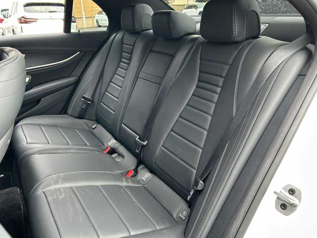 メルセデス・ベンツ Ｅ２００ 4マチック スポーツ 道東・釧路十勝 2021(令3)年 4.2万km ダイヤモンドホワイト ワンオーナー/４WD/エクスクルーシブパッケージ/　Burmesterサウンドシステム/　エアバランスパッケージ/　自動開閉トランク/　ヘッドアップディスプレイ/　後席シートヒーター/純正HDDナビ/　Type-C/BT/フルセグ/360°ビューカメラ/純正ETC2.0/純正前後ドライブレコーダー/アクティブクルーズコントロール/アクティブレーンアシスト/ブラインドスポットモニター/レザーシート/フロントパワーシート/ワイヤレス充電/純正19インチAW/純正フロアマット