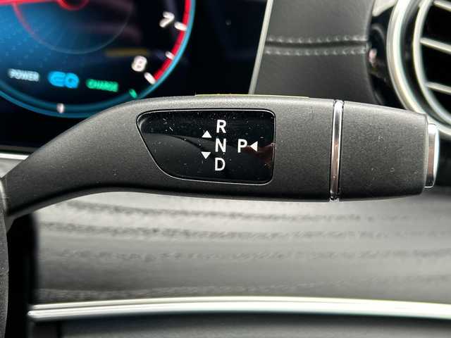 メルセデス・ベンツ Ｅ２００ 4マチック スポーツ 道東・釧路十勝 2021(令3)年 4.2万km ダイヤモンドホワイト ワンオーナー/４WD/エクスクルーシブパッケージ/　Burmesterサウンドシステム/　エアバランスパッケージ/　自動開閉トランク/　ヘッドアップディスプレイ/　後席シートヒーター/純正HDDナビ/　Type-C/BT/フルセグ/360°ビューカメラ/純正ETC2.0/純正前後ドライブレコーダー/アクティブクルーズコントロール/アクティブレーンアシスト/ブラインドスポットモニター/レザーシート/フロントパワーシート/ワイヤレス充電/純正19インチAW/純正フロアマット