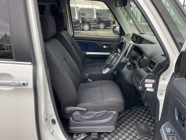 トヨタ ルーミー カスタムG 道央・札幌 2020(令2)年 7.6万km パールホワイトⅢ ４WD/寒冷地仕様/純正SDナビ/AM/FM/BT/SD/CD/フルセグ/衝突被害軽減ブレーキ/横滑り防止装置/クルーズコントロール/クリアランスソナー/バックカメラ/サイドカメラ/フロントカメラ/全方位カメラ/アラウンドビューモニター/ビルトインETC/ドライブレコーダー/アイドリングストップ/ワイパーデアイサー/両側パワースライドドア/革巻きステアリング/ステアリングリモコン/プッシュスタート/スマートキー/LEDヘッドライト/オートライト/オートマチックハイビーム/フォグランプ/電動格納ミラー/ウィンカーミラー/社外フロアマット/ドアバイザー/モデリスタフルエアロ/社外AW冬タイヤ積込/165/65/R14/2019年/山6mm/純正AW夏タイヤ積込/165/65/R14/2019年/山4mm