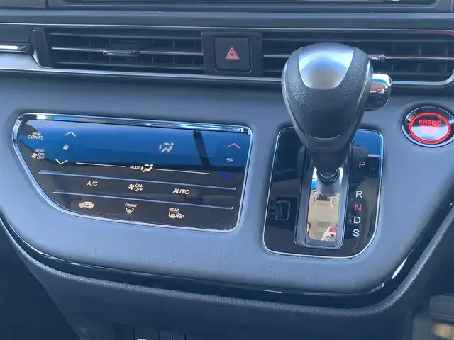 ホンダ オデッセイ アブソルート 大分県 2020(令2)年 4.3万km プレミアムヴィーナスブラックP ・純正10インチナビ(VXU-217DYi)/・フルセグ/・マルチビューカメラシステム/・Gathersリアフリップダウンモニター/・純正ビルトインETC2.0/・社外前後ドライブレコーダー/・パドルシフト/・ホンダセンシング/・レーンキープアシスト/・アダプティブクルーズコントロール/・クリアランスソナー/・D席パワーシート/・ハーフレザーシート/・2ndシートオットマン/・ハンズフリースライドドア/・両側パワースライドドア