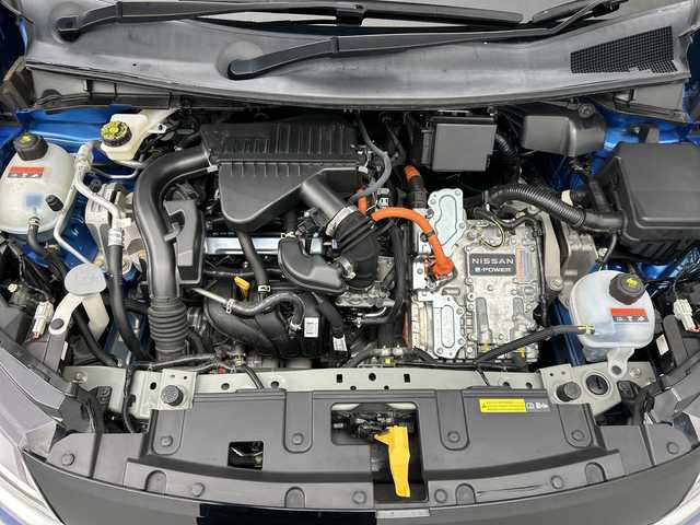 日産 ノート X 三重県 2020(令2)年 3.4万km ビビットブルー / スーパーブラック 2トーン /禁煙車//純正9インチMOPナビ//アラウンドビューモニター//純正OP本革シート//ワイヤレス充電//プロパイロット//エマージェンシーブレーキ//衝突軽減ブレーキ//レーンキープアシスト//レーダークルーズコントロール//ブラインドスポットモニター//オートハイビーム//純正ビルトインETC2.0//インテリジェントスマートルームミラー//前後コーナーセンサー//純正前方ドライブレコーダー//LED//フォグ//ステアリングヒーター