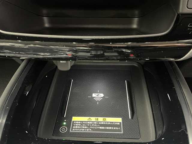ホンダ ヴェゼル ハイブリッド e:HEV Z 熊本県 2025(令7)年 0.1万km未満 クリスタルブラックパール 登録済未使用車/純正ナビ（ＡｐｐｌＣａｒＰｌａｙ・ＡｎｄｒｏｉｄＡｕｔｏ・ＵＳＢ・ＢＴ・フルセグ）/ビルトインＥＴＣ２．０　/前後クリアランスソナー　/ホンダセンシング/・衝突軽減ブレーキ/・踏み間違い防止/・急アクセル抑制機能/・路外逸脱抑制機能/・歩行者事故低減ステアリング/・アダブティブクルーズコントロール/・車線維持支援システム/・先行車発進お知らせ/・標識認識システム/・ブラインドスポットモニター/・オートマチックハイビーム/ダウンヒルアシスト/横滑り防止/パワーバックドア/前席シートヒーター/ステアリングヒーター/置くだけ充電/パドルシフト/ハーフレザーシート/純正１８インチAW/オートライト/LEDヘッドライト/フォグライト/スマートキー/プッシュスタート/スペアキー1本/取扱説明書