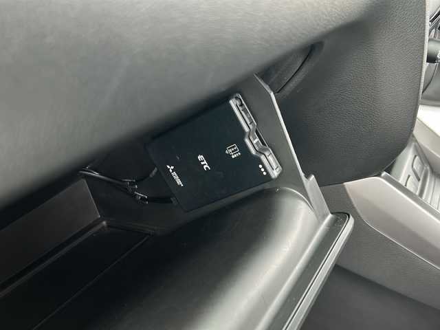 スズキ エスクード 富山県 2022(令4)年 1.9万km クールホワイトパール 禁煙／４WD/衝突軽減ブレーキ／レーンアシスト／レーダークルーズコントロール／社外ナビ／ＴＶ／バックカメラ／ＥＴＣ／シートヒーター/アイドリングストップ