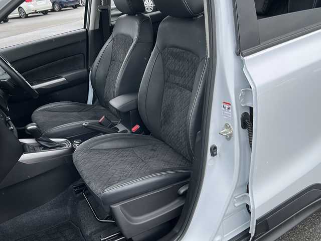 スズキ エスクード 富山県 2022(令4)年 1.9万km クールホワイトパール 禁煙／４WD/衝突軽減ブレーキ／レーンアシスト／レーダークルーズコントロール／社外ナビ／ＴＶ／バックカメラ／ＥＴＣ／シートヒーター/アイドリングストップ