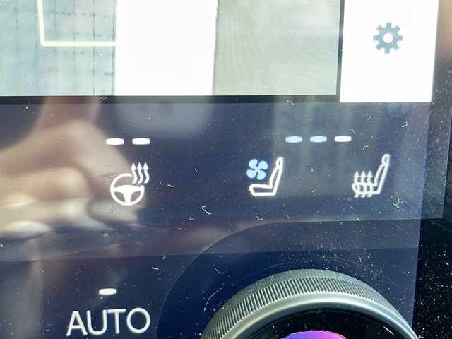 トヨタ アルファードハイブリット Z 愛知県 2024(令6)年 0.4万km プラチナホワイトパールマイカ 衝突軽減システム/純正１４型ディスプレイオーディオ（ナビあり）/フリップダウンモニター/三眼LEDヘッドライト/全方位カメラ/両側パワースライドドア/レーダークルーズコントロール/シートヒーター/エアシート/フルセグ/Bluetooth/バックカメラ/電動リアゲート/パワーシート/ヘッドアップディスプレイ/コーナーセンサー/純正アルミホイール/ＥＴＣ２．０/ブラインドスポットモニター/ステアリングヒーター/インテリジェントミラー/リアオートエアコン/オートマチックハイビーム/置くだけ充電器/ステアリングスイッチ/スマートキー/プッシュスタート