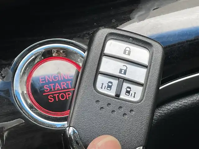 ホンダ オデッセイ アブソルート・EXホンダセンジング 千葉県 2017(平29)年 4.3万km プレミアムヴィーナスブラックP ホンダセンシング/レーンキープアシスト/レーダークルーズコントロール/ブラインドスポットモニター/コーナーセンサー/純正9インチナビ/バックカメラ・全方位カメラ/両側パワスラ/ETC２．０/ハーフレザーシート/Ｄ/Nシートヒーター/LEDヘッドライト/二列目オットマン/スマートキー/プッシュスタート