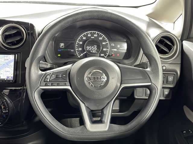 日産 ノート e－パワー X Vセレクション 広島県 2020(令2)年 4.5万km ブリリアントシルバー 禁煙/社外ナビ/インテリジェントアラウンドビューモニター/インテリジェントルームミラー/インテリジェントエマージェンシーブレーキ/車線逸脱警報/踏み間違い防止/ハイビームアシスト/フロント/バックソナー/LEDヘッドランプ/オートライト/純正15インチアルミホイール/ドライブレコーダー/スマートキー/ETC