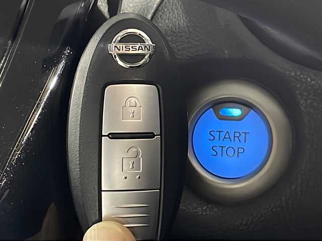 日産 ノート e－パワー X Vセレクション 広島県 2020(令2)年 4.5万km ブリリアントシルバー 禁煙/社外ナビ/インテリジェントアラウンドビューモニター/インテリジェントルームミラー/インテリジェントエマージェンシーブレーキ/車線逸脱警報/踏み間違い防止/ハイビームアシスト/フロント/バックソナー/LEDヘッドランプ/オートライト/純正15インチアルミホイール/ドライブレコーダー/スマートキー/ETC