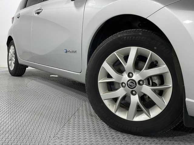 日産 ノート e－パワー X Vセレクション 広島県 2020(令2)年 4.5万km ブリリアントシルバー 禁煙/社外ナビ/インテリジェントアラウンドビューモニター/インテリジェントルームミラー/インテリジェントエマージェンシーブレーキ/車線逸脱警報/踏み間違い防止/ハイビームアシスト/フロント/バックソナー/LEDヘッドランプ/オートライト/純正15インチアルミホイール/ドライブレコーダー/スマートキー/ETC