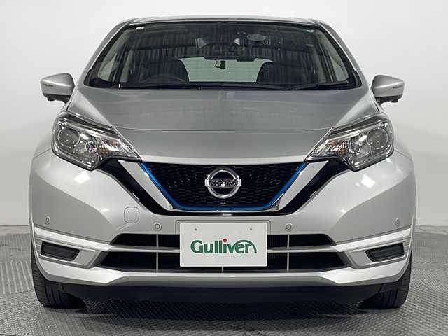 日産 ノート e－パワー X Vセレクション 広島県 2020(令2)年 4.5万km ブリリアントシルバー 禁煙/社外ナビ/インテリジェントアラウンドビューモニター/インテリジェントルームミラー/インテリジェントエマージェンシーブレーキ/車線逸脱警報/踏み間違い防止/ハイビームアシスト/フロント/バックソナー/LEDヘッドランプ/オートライト/純正15インチアルミホイール/ドライブレコーダー/スマートキー/ETC