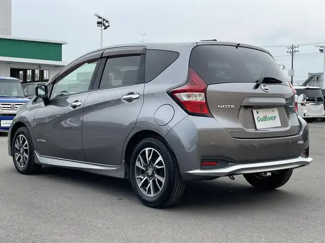 日産 ノート e－パワーオーテック 東京都 2018(平30)年 8.3万km ダークメタルグレー 純正ナビ/バックモニター/エマージェンシーブレーキ/車線逸脱警報/ETC/ドライブレコーダー/車両検知警報/横滑り防止措置/スマートキー/プッシュスタート/オートエアコン/ステアリングスイッチ