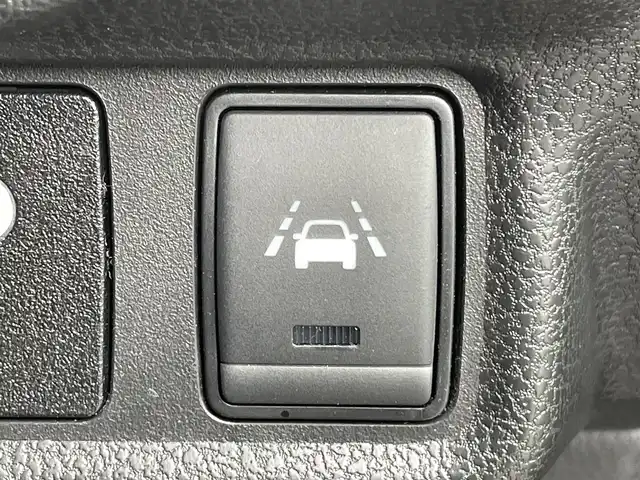 日産 ノート e－パワーオーテック 東京都 2018(平30)年 8.3万km ダークメタルグレー 純正ナビ/バックモニター/エマージェンシーブレーキ/車線逸脱警報/ETC/ドライブレコーダー/車両検知警報/横滑り防止措置/スマートキー/プッシュスタート/オートエアコン/ステアリングスイッチ