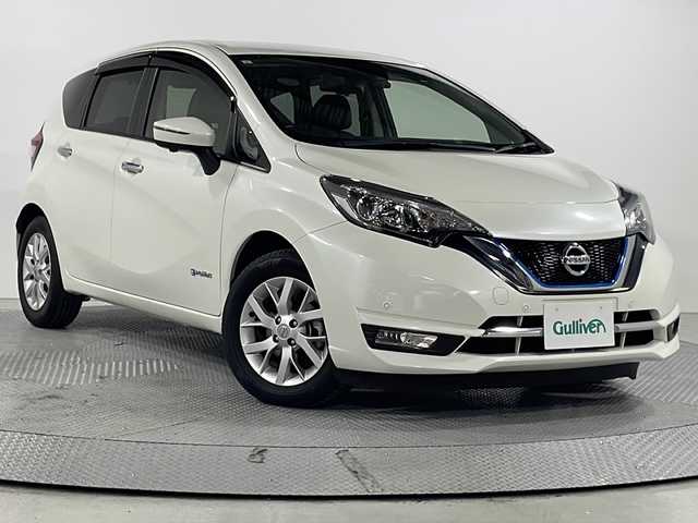 日産 ノート e－パワー メダリスト 広島県 2017(平29)年 2.1万km ホワイト 禁煙車　/純正ナビ　/アラウンドビューモニター　/デジタルインナーミラー　/スマートキー　/ハーフレザーシート　/スマートキー　/オートライト　/ＬＥＤヘッドライト　/コーナーセンサー　/純正１５インチアルミホイール/純正フロアマット/ドライブレコーダー/Wエアバック/レーンキープ/オートエアコン