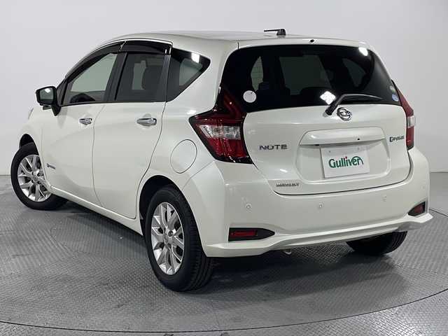 日産 ノート e－パワー メダリスト 広島県 2017(平29)年 2.1万km ホワイト 禁煙車　/純正ナビ　/アラウンドビューモニター　/デジタルインナーミラー　/スマートキー　/ハーフレザーシート　/スマートキー　/オートライト　/ＬＥＤヘッドライト　/コーナーセンサー　/純正１５インチアルミホイール/純正フロアマット/ドライブレコーダー/Wエアバック/レーンキープ/オートエアコン