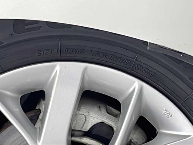 日産 ノート e－パワー メダリスト 広島県 2017(平29)年 2.1万km ホワイト 禁煙車　/純正ナビ　/アラウンドビューモニター　/デジタルインナーミラー　/スマートキー　/ハーフレザーシート　/スマートキー　/オートライト　/ＬＥＤヘッドライト　/コーナーセンサー　/純正１５インチアルミホイール/純正フロアマット/ドライブレコーダー/Wエアバック/レーンキープ/オートエアコン