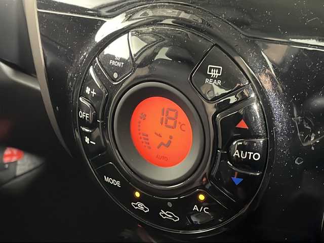 日産 ノート e－パワー メダリスト 広島県 2017(平29)年 2.1万km ホワイト 禁煙車　/純正ナビ　/アラウンドビューモニター　/デジタルインナーミラー　/スマートキー　/ハーフレザーシート　/スマートキー　/オートライト　/ＬＥＤヘッドライト　/コーナーセンサー　/純正１５インチアルミホイール/純正フロアマット/ドライブレコーダー/Wエアバック/レーンキープ/オートエアコン