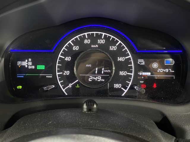 日産 ノート e－パワー メダリスト 広島県 2017(平29)年 2.1万km ホワイト 禁煙車　/純正ナビ　/アラウンドビューモニター　/デジタルインナーミラー　/スマートキー　/ハーフレザーシート　/スマートキー　/オートライト　/ＬＥＤヘッドライト　/コーナーセンサー　/純正１５インチアルミホイール/純正フロアマット/ドライブレコーダー/Wエアバック/レーンキープ/オートエアコン