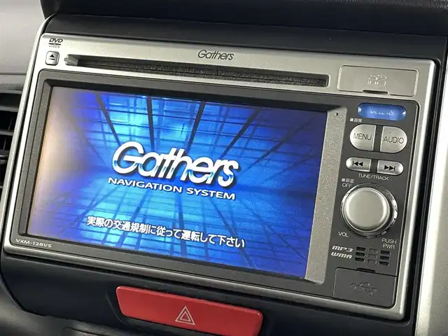 ホンダ Ｎ ＢＯＸ G ターボ Lパッケージ 福島県 2017(平29)年 5.5万km ルナシルバーM 衝突軽減ブレーキ/・クルーズコントロール/純正SDナビ/・型番：VXM-128VS/・（ワンセグTV/CD/DVD/AM/FM/SD/USB）/・バックカメラ/・ETC/アイドリングストップ/革巻きステアリング/・ステアリングスイッチ/プッシュスタート/・スマートキー/電動格納ミラー/・ヘッドライトリベライザー/ドアバイザー/純正フロアマット