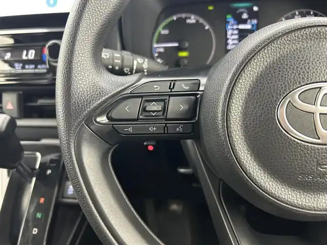 トヨタ シエンタ ハイブリッド G 千葉県 2024(令6)年 0.9万km グレイッシュブルー 禁煙車/トヨタセーフティセンス/　・プリクラッシュセーフティ/　・オートマチックハイビーム /　・レーンディパーチャーアラート（LDA）/　・ロードサインアシスト（RSA）（道路標識認識支援）/　・先行車発進お知らせ機能/ブラインドスポットモニター/コーナーセンサー/両側パワースライドドア /レーダークルーズコントロール/純正10.5インチディスプレイオーデイィオ/　フルセグ/BT/AppleCarPlay/AndroidAuto/パノラミックビューモニター/純正フロアマット