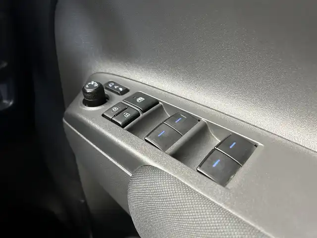 トヨタ シエンタ ハイブリッド G 千葉県 2024(令6)年 0.9万km グレイッシュブルー 禁煙車/トヨタセーフティセンス/　・プリクラッシュセーフティ/　・オートマチックハイビーム /　・レーンディパーチャーアラート（LDA）/　・ロードサインアシスト（RSA）（道路標識認識支援）/　・先行車発進お知らせ機能/ブラインドスポットモニター/コーナーセンサー/両側パワースライドドア /レーダークルーズコントロール/純正10.5インチディスプレイオーデイィオ/　フルセグ/BT/AppleCarPlay/AndroidAuto/パノラミックビューモニター/純正フロアマット