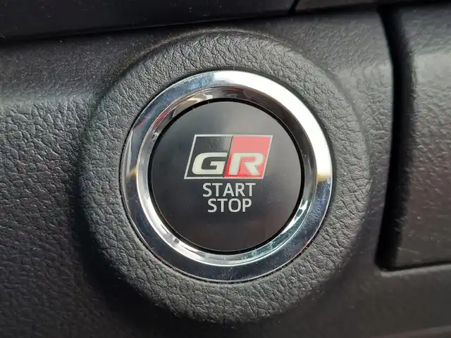 トヨタ ハイラックス Z GRスポーツ 東京都 2023(令5)年 1.9万km スーパーホワイトⅡ 純正ディスプレイオーディオ/パノラミックビューモニター/ETC2.0/ドライブレコーダー/ハーフレザーシート/プリクラッシュセーフティ/レーンディパーチャーアラート/コーナーセンサー/レーダークルーズコントロール/パドルシフト/LEDヘッドライト/オートライト/スマートキー
