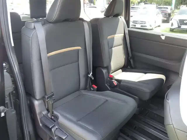 日産 セレナ ハイウェイスター V 千葉県 2023(令5)年 5.3万km ダイヤモンドブラック エマージェンシーブレーキ/ハンズフリー両側パワースライドドア/インテリジェントルームミラー/純正コネクトナビ/地デジTV/【Bluetooth接続】/アラウンドビューモニター/革巻きステアリング/ステアリングスイッチ/ETC（2.0）/LEDヘッドライト/フォグライト/ウインカーミラー/純正16インチアルミホイル/サイド/カーテンエアバッグ/インテリジェントキー