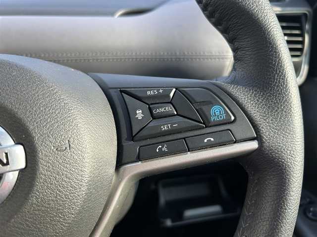 日産 セレナ e－パワー ハイウェイスター V 奈良県 2020(令2)年 2.5万km ブリリアントホワイトパール 2トーン 両側パワースライドドア/純正ナビ(フルセグTV/CD/DVD/AM・FM/BT/HDMI)/純正フリップダウンモニター/アラウンドビューモニター/ETC/クルーズコントロール/プロパイロット/インテリジェントエマージェンシーブレーキ/インテリジェントパーキングアシスト/オートブレーキホールド/純正16インチアルミホイール/純正フロアマット