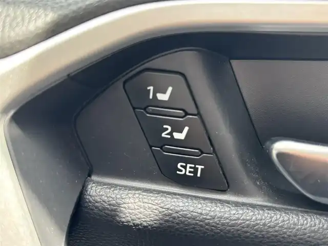 トヨタ ＲＡＶ４ ハイブリットG 宮城県 2020(令2)年 10.9万km ホワイトパールクリスタルシャイン 登録時走行距離１０８７２７ｋｍ/全方位カメラ/レーダークルーズコントロール/プリクラッシュセーフティ/レーンキープアシスト/ブラインドスポットモニター/電動パーキング/ブレーキホールド/横滑り防止機能/オートライト/オートマチックハイビーム/純正ディスプレイ/・ミラキャスト/・ＢＴ/ETC２．０/ドライブレコーダー（前後）/パワーシート（D席）/プッシュスタート/スマートキー/LEDヘッドライト/フォグランプ/ウインカーミラー/１００V充電