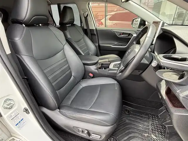 トヨタ ＲＡＶ４ ハイブリットG 宮城県 2020(令2)年 10.9万km ホワイトパールクリスタルシャイン 登録時走行距離１０８７２７ｋｍ/全方位カメラ/レーダークルーズコントロール/プリクラッシュセーフティ/レーンキープアシスト/ブラインドスポットモニター/電動パーキング/ブレーキホールド/横滑り防止機能/オートライト/オートマチックハイビーム/純正ディスプレイ/・ミラキャスト/・ＢＴ/ETC２．０/ドライブレコーダー（前後）/パワーシート（D席）/プッシュスタート/スマートキー/LEDヘッドライト/フォグランプ/ウインカーミラー/１００V充電