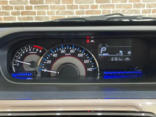 スズキ ワゴンＲ カスタムＺ HYBRID ZX 岩手県 2023(令5)年 0.7万km ピュアホワイトP ４WD/スズキセーフティサポート/デュアルカメラブレーキサポート/車線逸脱抑制機能/誤発進抑制機能/ハイビームアシスト/車両姿勢安定補助システム/リヤパーキングセンサー/横滑り防止装置/アイドリングストップ/シートヒーター/オートエアコン/オートエアコン/LEDヘッドライト/純正14インチアルミホイール/オーディオレス