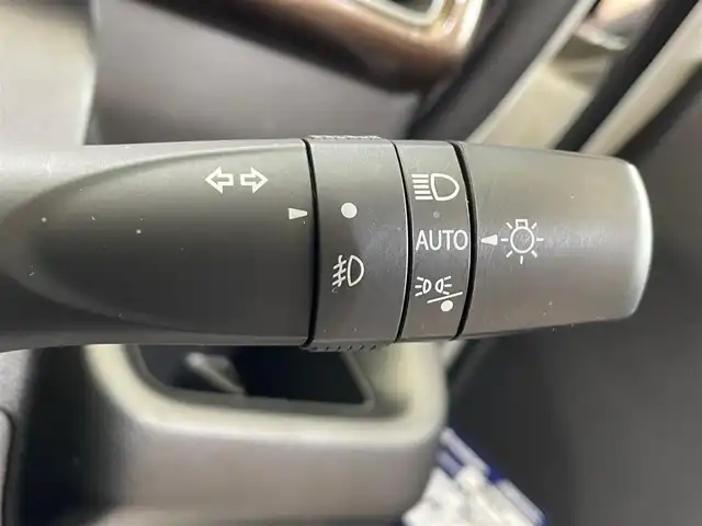 スズキ ワゴンＲ カスタムＺ HYBRID ZX 岩手県 2023(令5)年 0.7万km ピュアホワイトP ４WD/スズキセーフティサポート/デュアルカメラブレーキサポート/車線逸脱抑制機能/誤発進抑制機能/ハイビームアシスト/車両姿勢安定補助システム/リヤパーキングセンサー/横滑り防止装置/アイドリングストップ/シートヒーター/オートエアコン/オートエアコン/LEDヘッドライト/純正14インチアルミホイール/オーディオレス