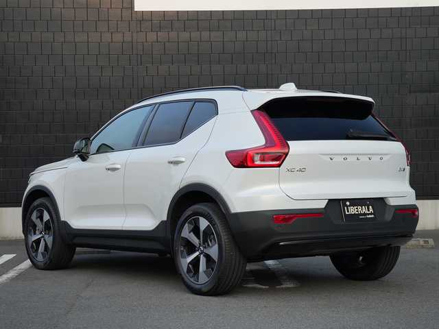 ボルボ ボルボ ＸＣ４０ ウルトラ B4 AWD ダークED 静岡県 2024(令6)年 0.1万km クリスタルホワイトP 特別仕様車/Dark エクステリア/ブラックグリル　ブラックルーフレール/ブラックガラスモール　ブラックドアミラー/googleナビゲーションCarPlay Bluetooth/全方位カメラ/ハーフレザーシート シートヒーター /前席パワーシート運転席メモリー機能/harman/kardonサラウンド/パワーバックドア /ワイヤレス充電/DSRCETC