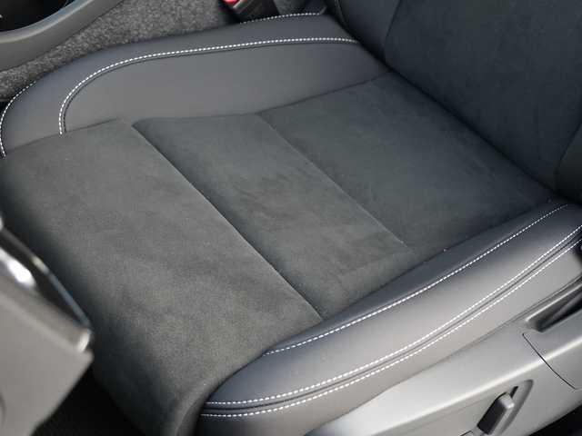ボルボ ボルボ ＸＣ４０ ウルトラ B4 AWD ダークED 静岡県 2024(令6)年 0.1万km クリスタルホワイトP 特別仕様車/Dark エクステリア/ブラックグリル　ブラックルーフレール/ブラックガラスモール　ブラックドアミラー/googleナビゲーションCarPlay Bluetooth/全方位カメラ/ハーフレザーシート シートヒーター /前席パワーシート運転席メモリー機能/harman/kardonサラウンド/パワーバックドア /ワイヤレス充電/DSRCETC