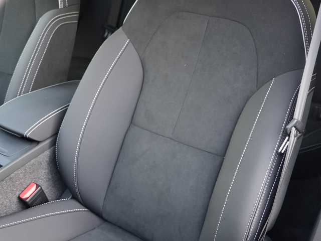 ボルボ ボルボ ＸＣ４０ ウルトラ B4 AWD ダークED 静岡県 2024(令6)年 0.1万km クリスタルホワイトP 特別仕様車/Dark エクステリア/ブラックグリル　ブラックルーフレール/ブラックガラスモール　ブラックドアミラー/googleナビゲーションCarPlay Bluetooth/全方位カメラ/ハーフレザーシート シートヒーター /前席パワーシート運転席メモリー機能/harman/kardonサラウンド/パワーバックドア /ワイヤレス充電/DSRCETC