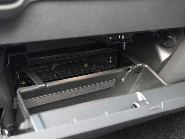ボルボ ボルボ ＸＣ４０ ウルトラ B4 AWD ダークED 静岡県 2024(令6)年 0.1万km クリスタルホワイトP 特別仕様車/Dark エクステリア/ブラックグリル　ブラックルーフレール/ブラックガラスモール　ブラックドアミラー/googleナビゲーションCarPlay Bluetooth/全方位カメラ/ハーフレザーシート シートヒーター /前席パワーシート運転席メモリー機能/harman/kardonサラウンド/パワーバックドア /ワイヤレス充電/DSRCETC