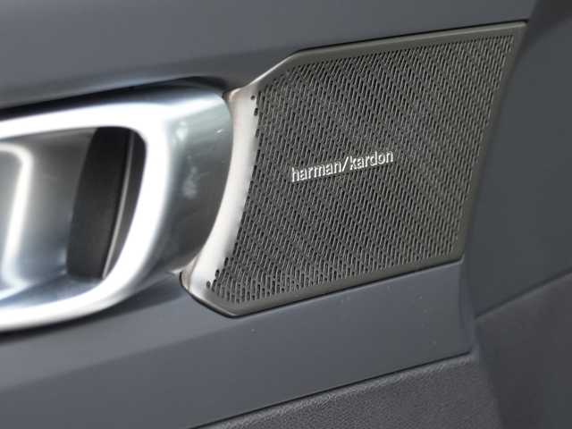 ボルボ ボルボ ＸＣ４０ ウルトラ B4 AWD ダークED 静岡県 2024(令6)年 0.1万km クリスタルホワイトP 特別仕様車/Dark エクステリア/ブラックグリル　ブラックルーフレール/ブラックガラスモール　ブラックドアミラー/googleナビゲーションCarPlay Bluetooth/全方位カメラ/ハーフレザーシート シートヒーター /前席パワーシート運転席メモリー機能/harman/kardonサラウンド/パワーバックドア /ワイヤレス充電/DSRCETC