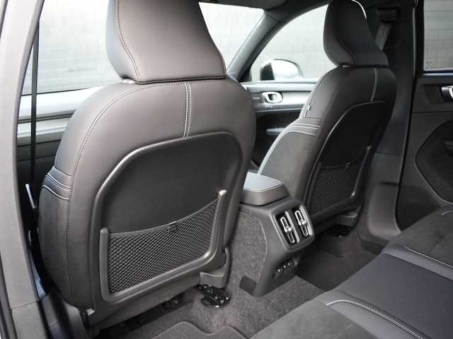 ボルボ ボルボ ＸＣ４０ ウルトラ B4 AWD ダークED 静岡県 2024(令6)年 0.1万km クリスタルホワイトP 特別仕様車/Dark エクステリア/ブラックグリル　ブラックルーフレール/ブラックガラスモール　ブラックドアミラー/googleナビゲーションCarPlay Bluetooth/全方位カメラ/ハーフレザーシート シートヒーター /前席パワーシート運転席メモリー機能/harman/kardonサラウンド/パワーバックドア /ワイヤレス充電/DSRCETC