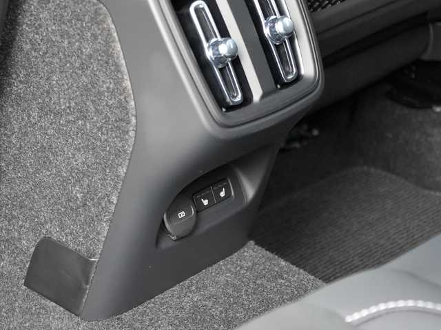 ボルボ ボルボ ＸＣ４０ ウルトラ B4 AWD ダークED 静岡県 2024(令6)年 0.1万km クリスタルホワイトP 特別仕様車/Dark エクステリア/ブラックグリル　ブラックルーフレール/ブラックガラスモール　ブラックドアミラー/googleナビゲーションCarPlay Bluetooth/全方位カメラ/ハーフレザーシート シートヒーター /前席パワーシート運転席メモリー機能/harman/kardonサラウンド/パワーバックドア /ワイヤレス充電/DSRCETC
