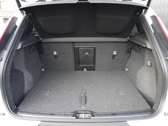 ボルボ ボルボ ＸＣ４０ ウルトラ B4 AWD ダークED 静岡県 2024(令6)年 0.1万km クリスタルホワイトP 特別仕様車/Dark エクステリア/ブラックグリル　ブラックルーフレール/ブラックガラスモール　ブラックドアミラー/googleナビゲーションCarPlay Bluetooth/全方位カメラ/ハーフレザーシート シートヒーター /前席パワーシート運転席メモリー機能/harman/kardonサラウンド/パワーバックドア /ワイヤレス充電/DSRCETC